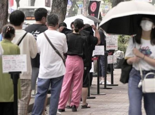 Nhật Bản hạ cấp độ dịch COVID-19 tương đương cúm mùa từ tháng Năm